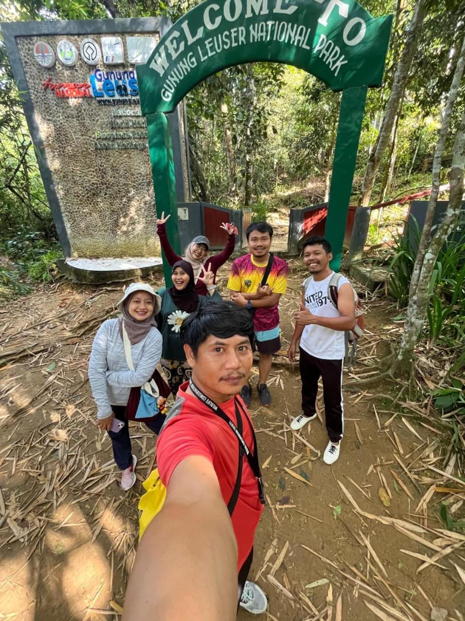 Pongo Guest House & Jungle Trekking ブキットラワン エクステリア 写真