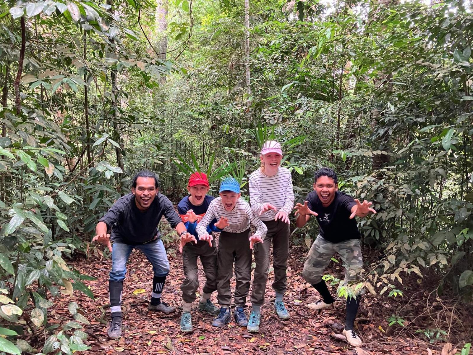Pongo Guest House & Jungle Trekking ブキットラワン エクステリア 写真